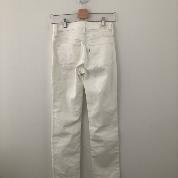 *SOLD* Levi’s White Jeans - Picture 3 of 3